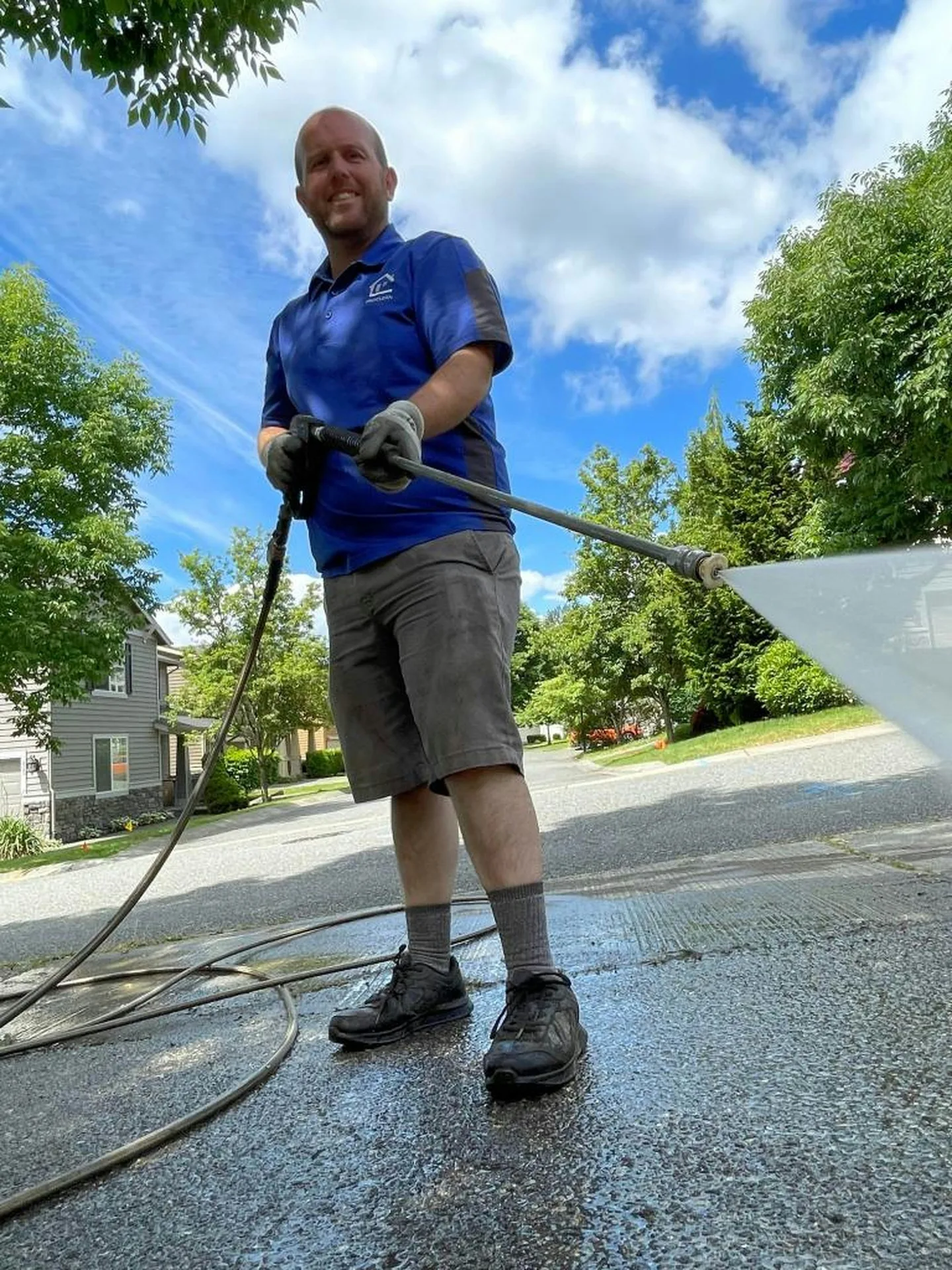 Minneapolis bin cleaning truck with captured wastewater system