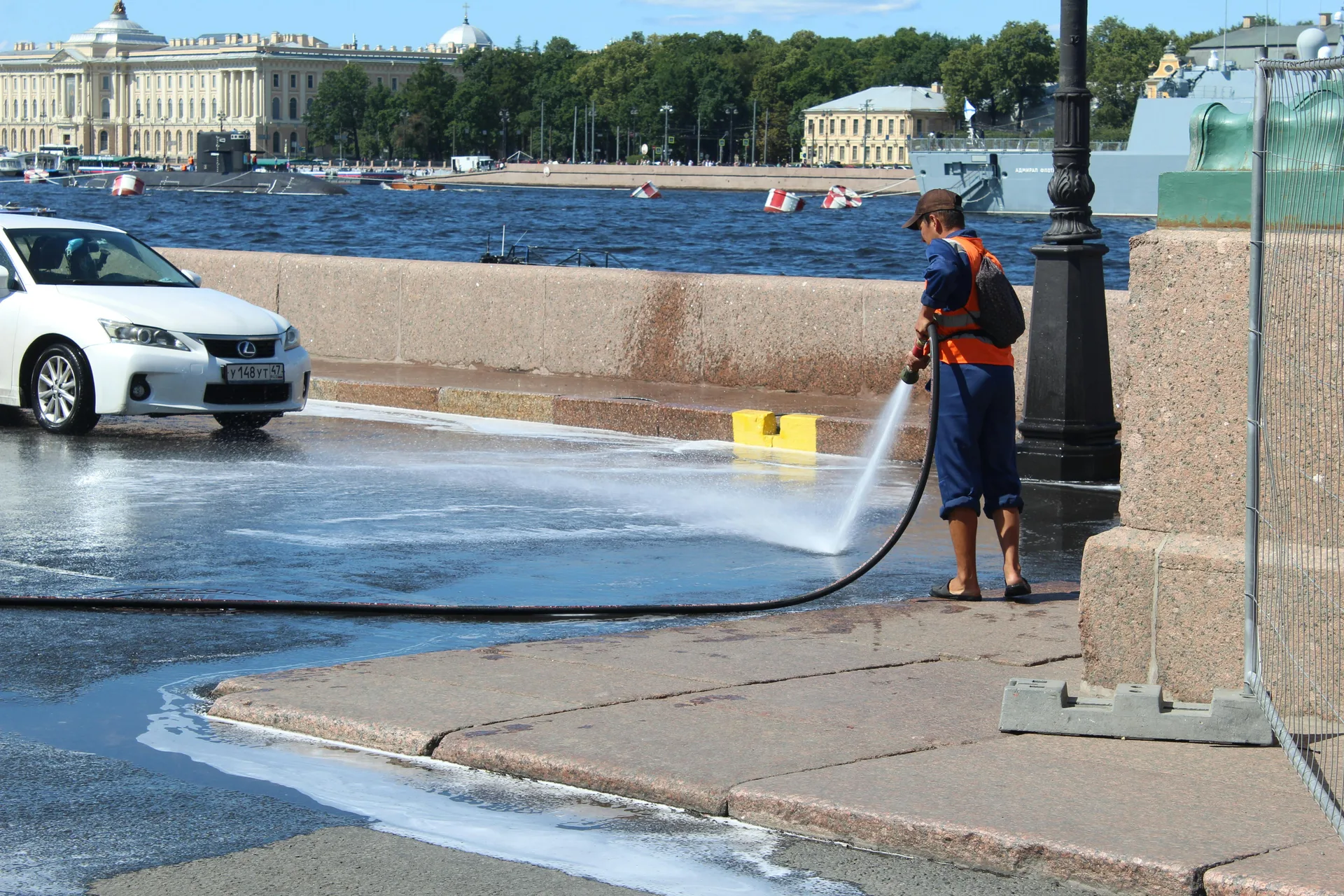 Minneapolis high-rise commercial building wash in progress